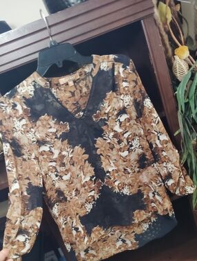 Ellen Tracy Brown & Black Floral V-Neck Blouse
